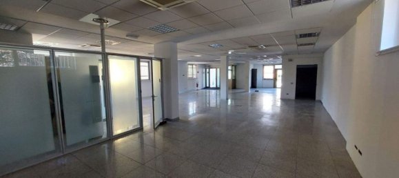 Oficina en Grandate, Italy 323 m² No. 380576 9