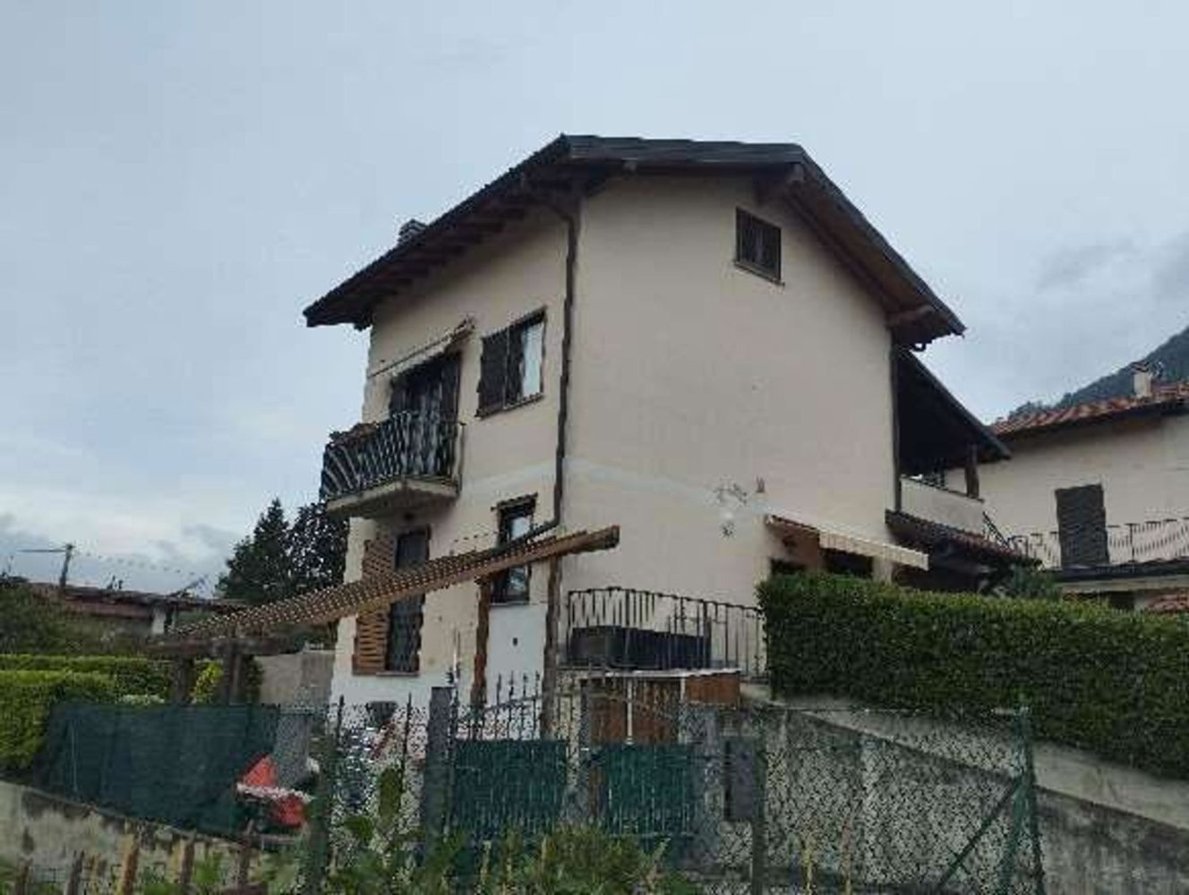 Villa de 7 dormitorios en Cuveglio, Italy No. 363524