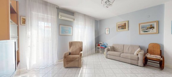 4-Zimmer Wohnung in Casalnuovo di Napoli, Italy, Nr. 21087 5