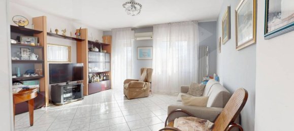 4-Zimmer Wohnung in Casalnuovo di Napoli, Italy, Nr. 21087 2