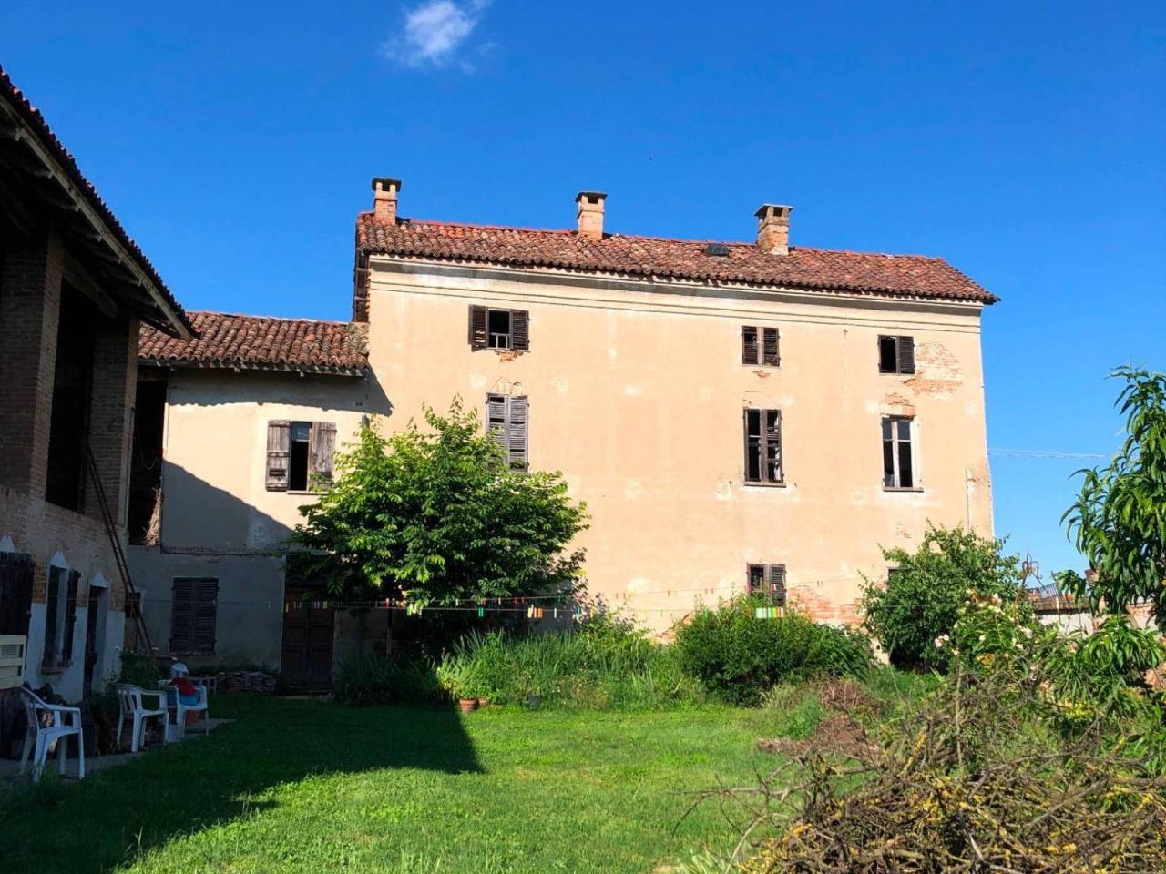 Casa de 13 habitaciónes en Montiglio Monferrato, Italy No. 125142