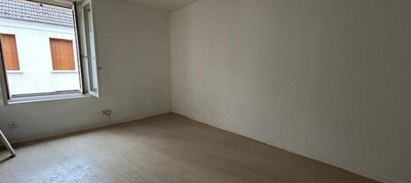 Adosado de 2 dormitorios en Charteves, France No. 53059 9