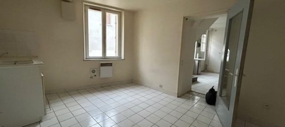 Adosado de 2 dormitorios en Charteves, France No. 53059 4