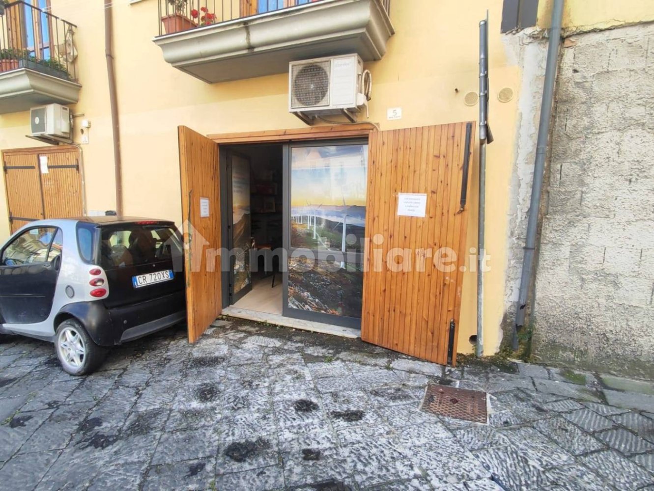1 room Commercial property in Atripalda, Italy No. 320102
