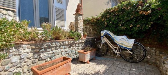 7 rooms House in Cecina, Italy No. 286755 3