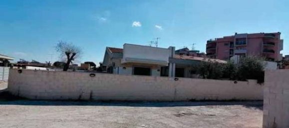 4 rooms House in Anzio, Italy No. 169665 3