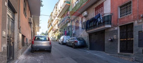 4 bedrooms Apartment in Catania, Italy No. 79694 26