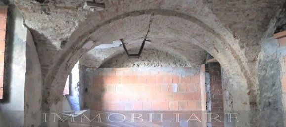 Gewerbliche Immobilie in Massa, Italy 300m², Nr. 91372 10