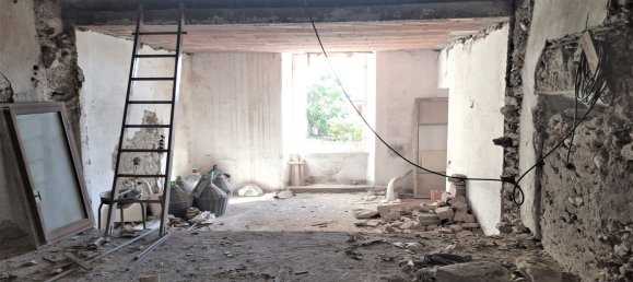 Gewerbliche Immobilie in Massa, Italy 300m², Nr. 91372 5