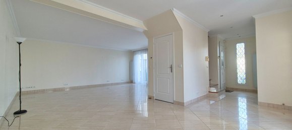 3 bedrooms House in Carrieres-sur-Seine, France No. 129620 3