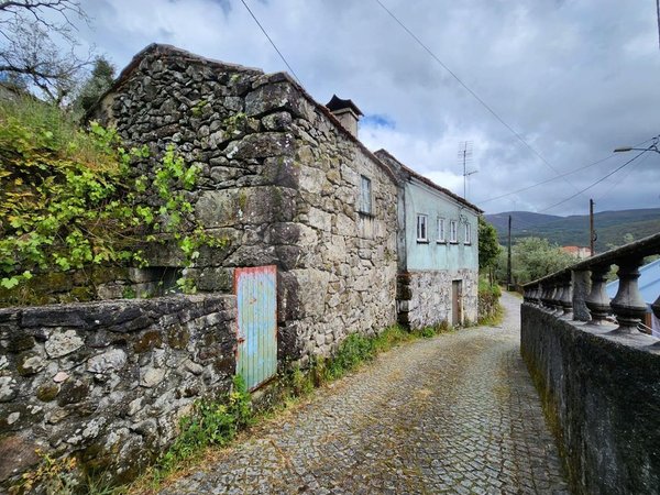 2 bedrooms House in Vouzela, Portugal No. 19512