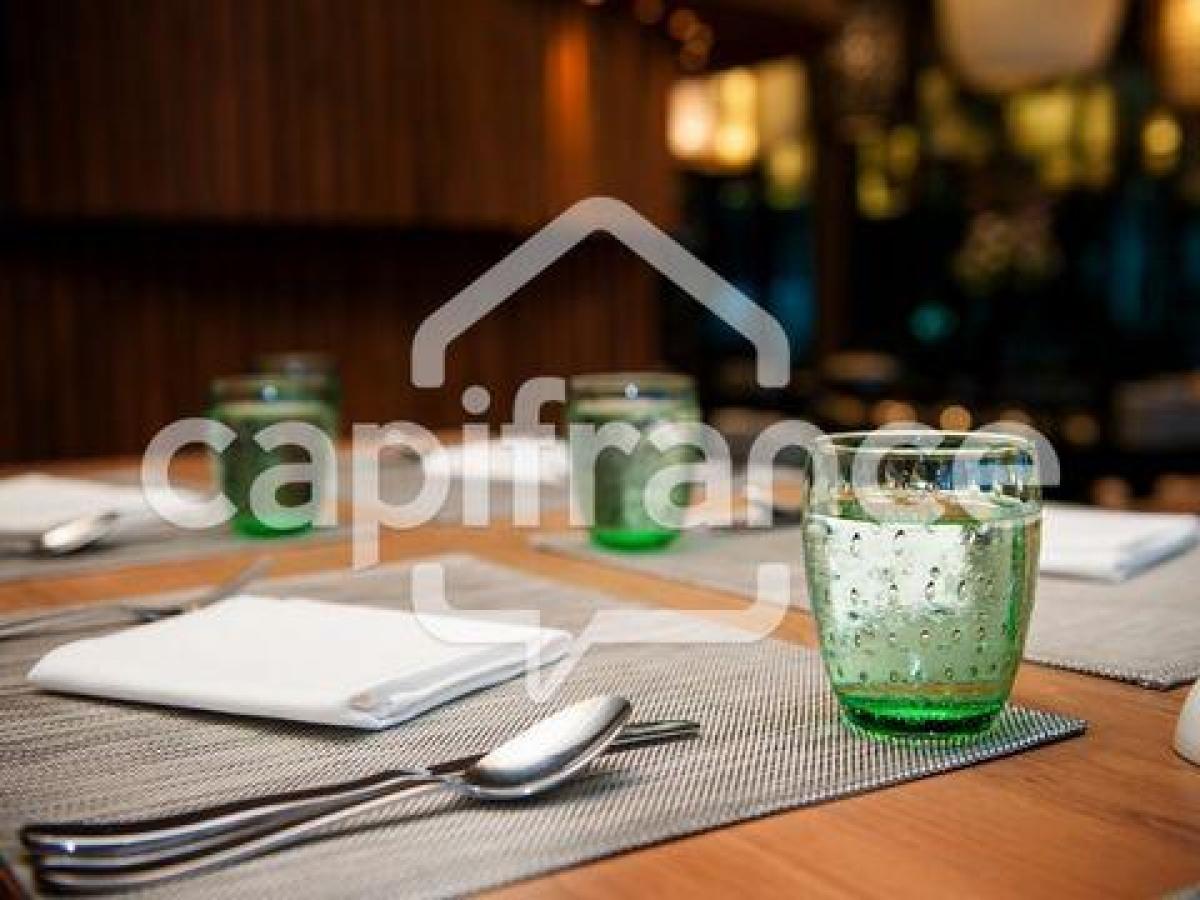 Escritório em Antibes, France 80 m² N.º 17585