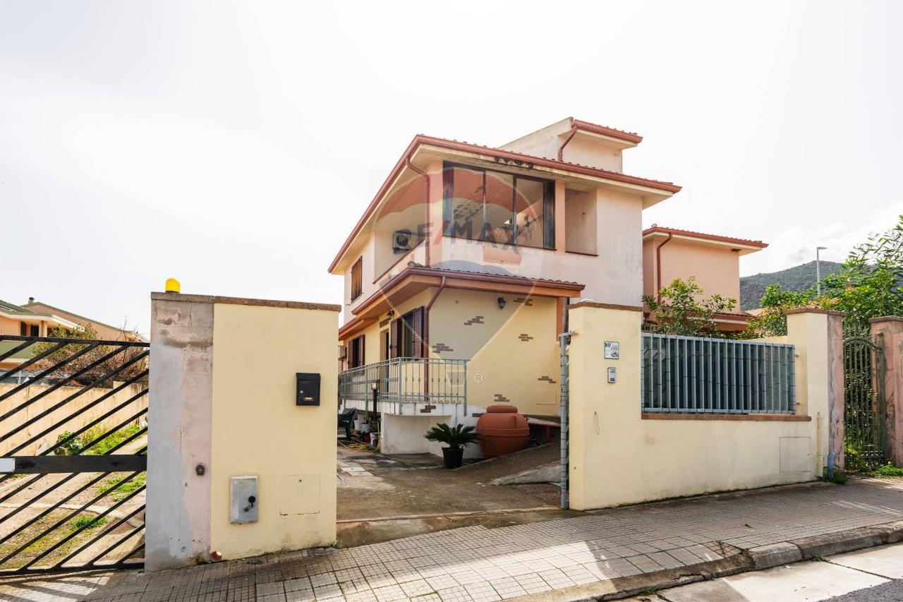 5 rooms House in Capoterra, Italy No. 36734