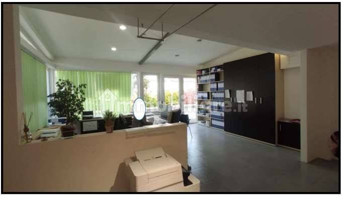 4-Zimmer Büro in Luino, Italy, Nr. 9808