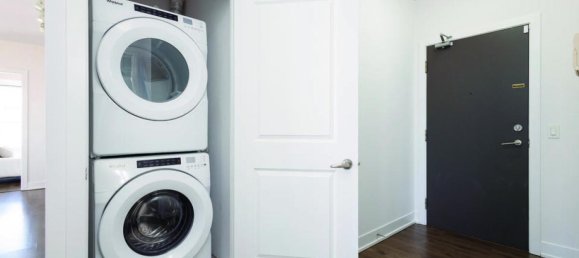 3 bedrooms Condo in Toronto, Canada No. 660 7