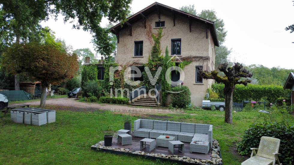 Casa de 6 dormitorios en Saint-Didier-sur-Chalaronne, France No. 346671