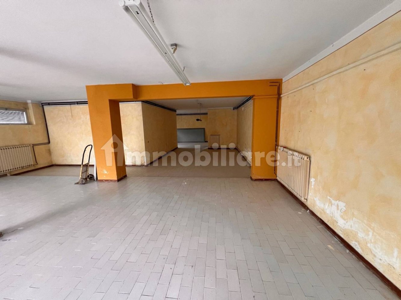 Propriété commerciale à Quarrata, Italy 144m² No. 349277