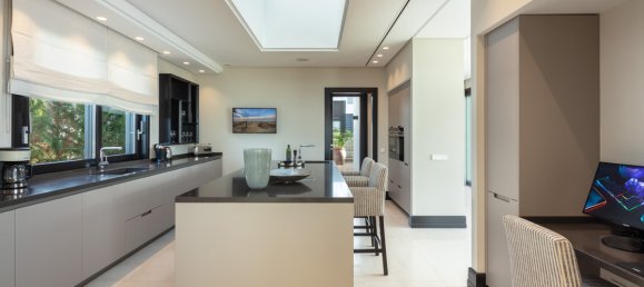 5 bedrooms Villa in Nueva Andalucia, Spain No. 5408 19