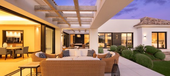 5 bedrooms Villa in Nueva Andalucia, Spain No. 5408 7