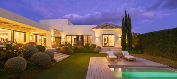 5 bedrooms Villa in Nueva Andalucia, Spain No. 5408 5