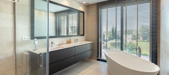 5 bedrooms Villa in Nueva Andalucia, Spain No. 5408 13