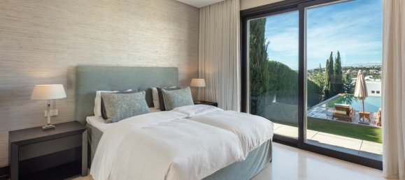 5 bedrooms Villa in Nueva Andalucia, Spain No. 5408 17