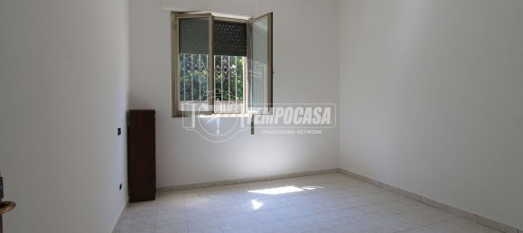 2 rooms Apartment in Cologno Monzese, Italy No. 267575 4