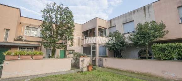 4 rooms House in Modena, Italy No. 40452 3