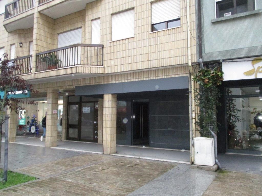 112m² Commercial property in Pacos de Ferreira, Portugal No. 71538