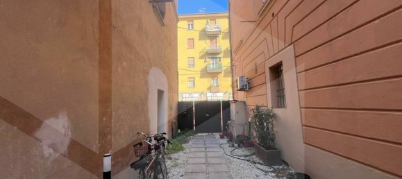 2 rooms Apartment in Bologna, Italy No. 21397 3
