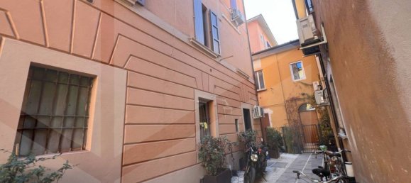 2 rooms Apartment in Bologna, Italy No. 21397 2