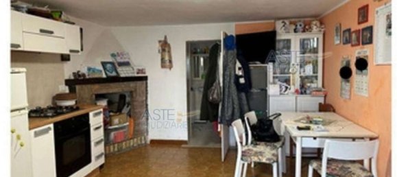 5 rooms Apartment in Città Sant'Angelo, Italy No. 268968 10