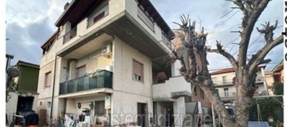 5 rooms Apartment in Città Sant'Angelo, Italy No. 268968 18