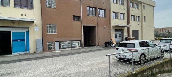 Büro in Rende, Italy 50m², Nr. 41544 13