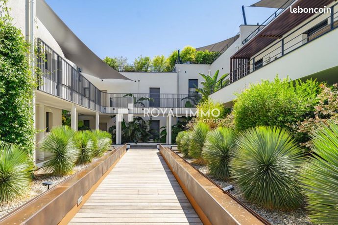 2 bedrooms Apartment in Toulon, France No. 287049