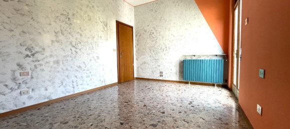 3 rooms House in Cremona, Italy No. 125800 26
