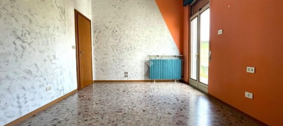 3 rooms House in Cremona, Italy No. 125800 9