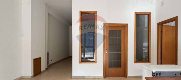 346m² Commercial property in Petralia Sottana, Italy No. 79080 3