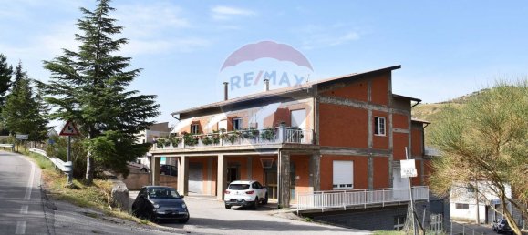 346m² Commercial property in Petralia Sottana, Italy No. 79080 18