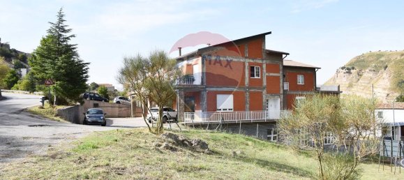 346m² Commercial property in Petralia Sottana, Italy No. 79080 9