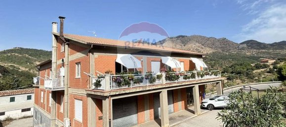 346m² Commercial property in Petralia Sottana, Italy No. 79080 5