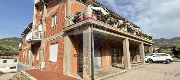 346m² Commercial property in Petralia Sottana, Italy No. 79080 14