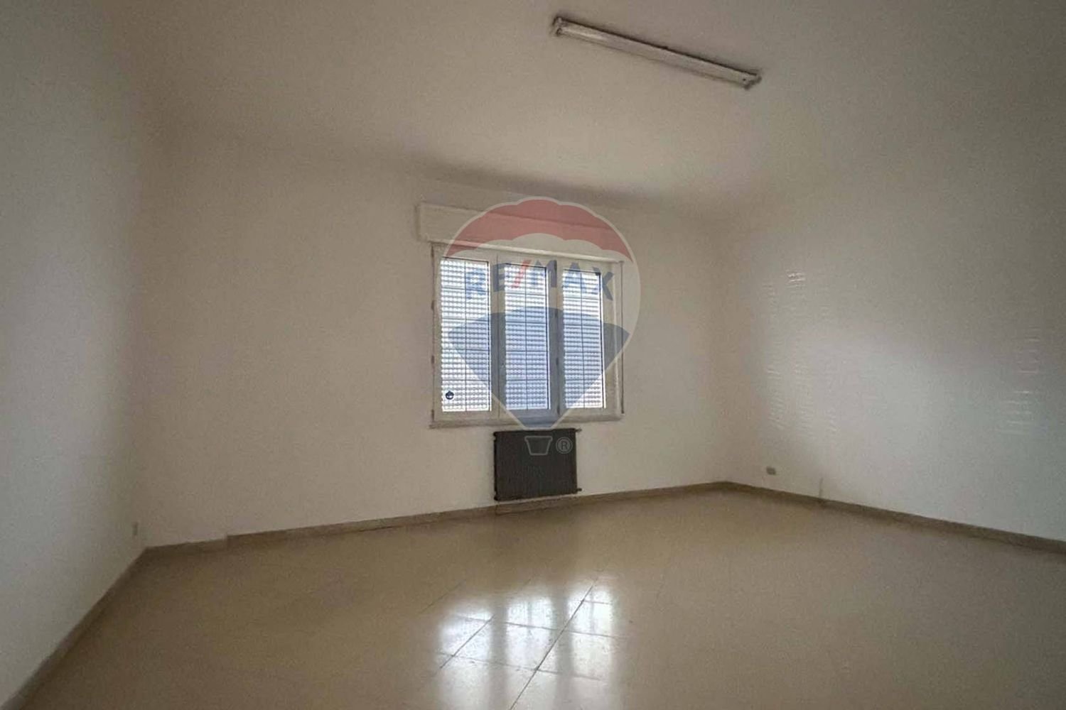 346m² Commercial property in Petralia Sottana, Italy No. 79080