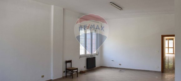 346m² Commercial property in Petralia Sottana, Italy No. 79080 23