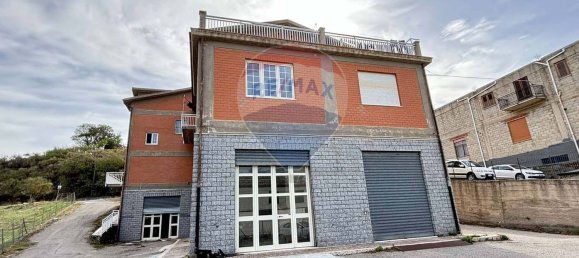 346m² Commercial property in Petralia Sottana, Italy No. 79080 2