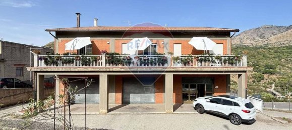 346m² Commercial property in Petralia Sottana, Italy No. 79080 12