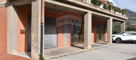 346m² Commercial property in Petralia Sottana, Italy No. 79080 17