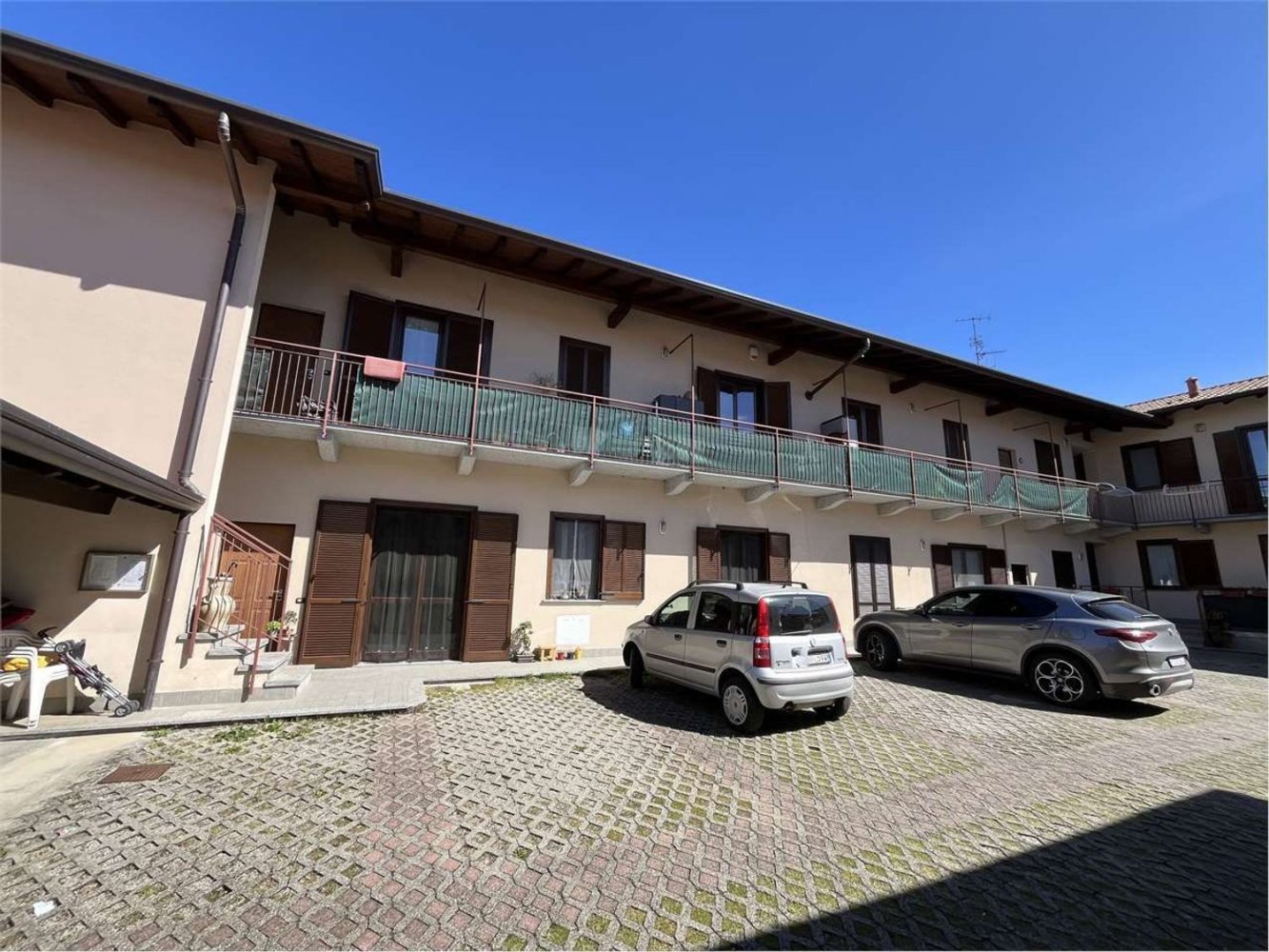 3 bedrooms Apartment in Cairate, Italy No. 363522