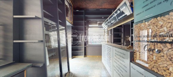 70m² Commercial property in Turin, Italy No. 311013 12