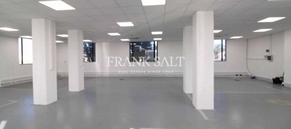 Oficina en Birzebbuga, Malta 200 m² No. 11743 5